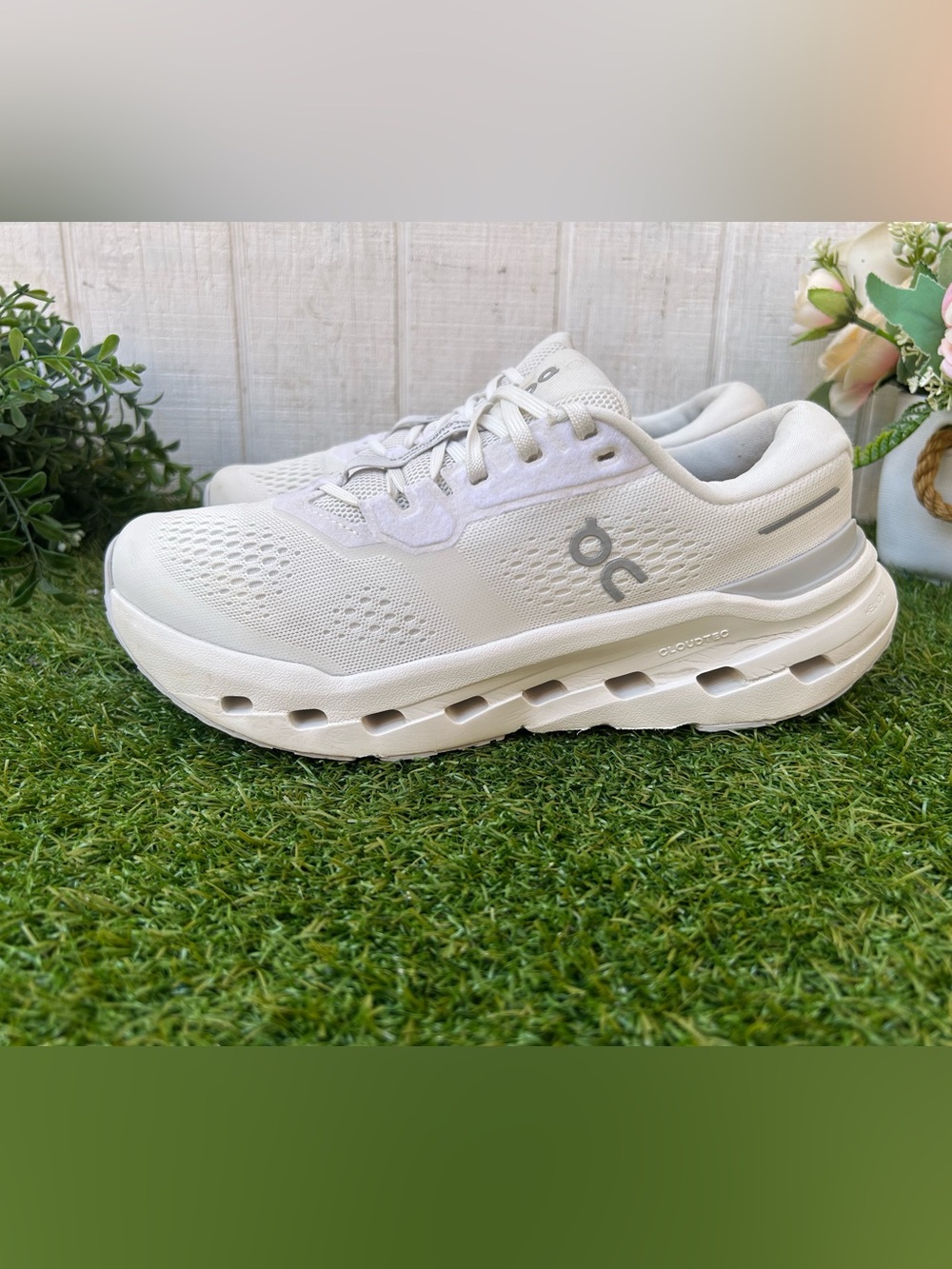 On Cloud Running Shoes -Frost | Glacier
Cloudrunner 3 women size 8 gently used - Picture 8 of 16